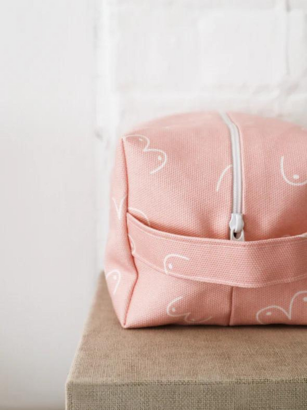 Make up bag in pink, close-up side